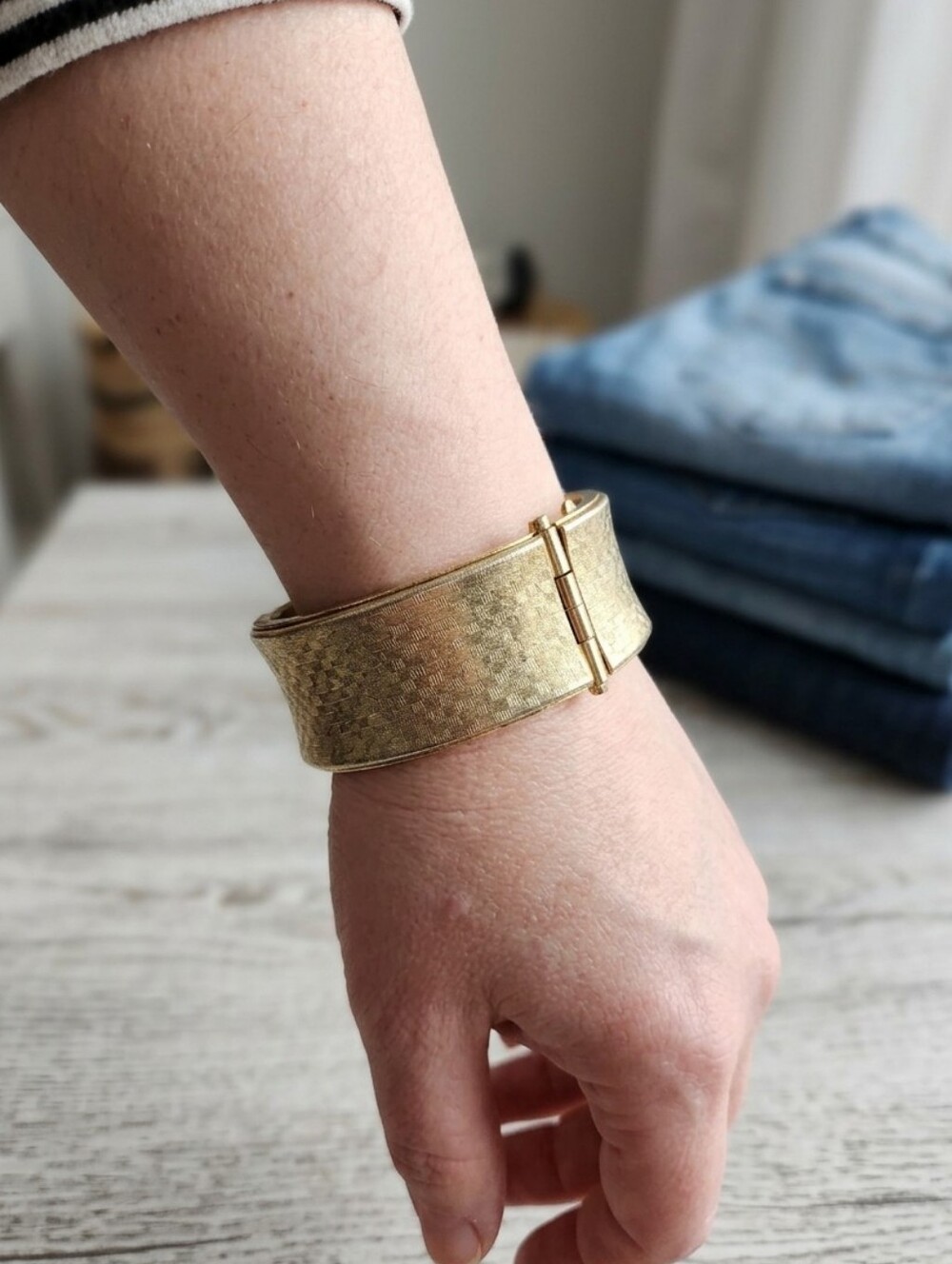 Vintage Gold Mesh Textured Wide Cuff Bangle Bracelet – Hinged Statement Piece